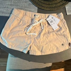 Roxy NWT impossible love beach shorts beige size large